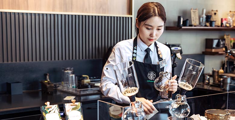 Service Industry Drives Economic Growth in China